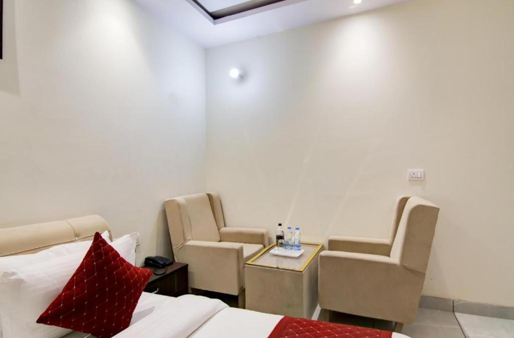 Hotel De Hocks Deluxe - New Delhi Railway Station Экстерьер фото