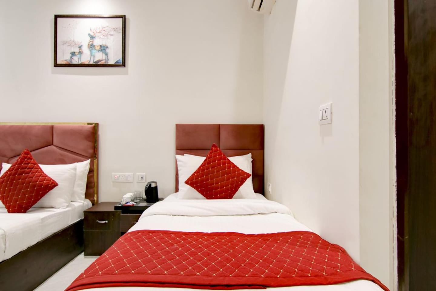 Hotel De Hocks Deluxe - New Delhi Railway Station Экстерьер фото